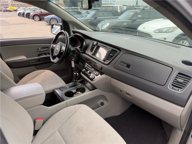 2016 Kia Sedona LX (Stk: P7398XZ) in Oakville - Image 12 of 18