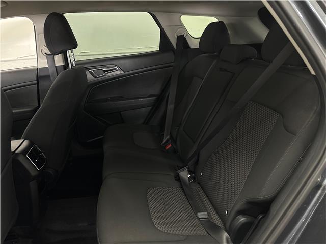 2023 Kia Sportage LX (Stk: 44011J) in Belleville - Image 7 of 27