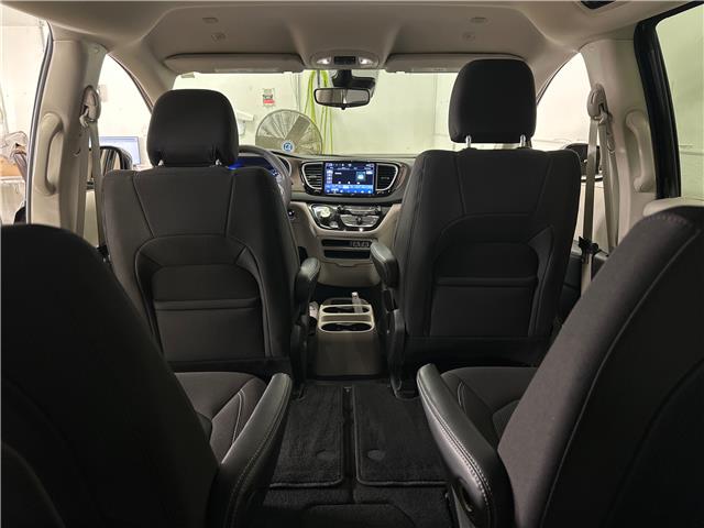 2024 Chrysler Grand Caravan SXT (Stk: 44012J) in Belleville - Image 12 of 39