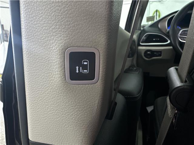 2024 Chrysler Grand Caravan SXT (Stk: 44012J) in Belleville - Image 17 of 39