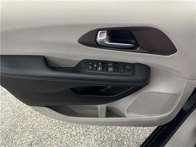 2024 Chrysler Grand Caravan SXT (Stk: 44012J) in Belleville - Image 32 of 39