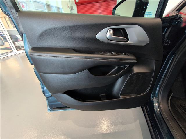 2022 Chrysler Pacifica Touring (Stk: C1721) in Lethbridge - Image 13 of 21 2022 Chrysler Pacifica Touring (Stk: C1721) in Lethbridge - Image 13 of 21