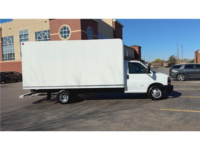 2019 GMC Savana Cutaway Work Van (Stk: NP5252) in Vaughan - Image 2 of 32