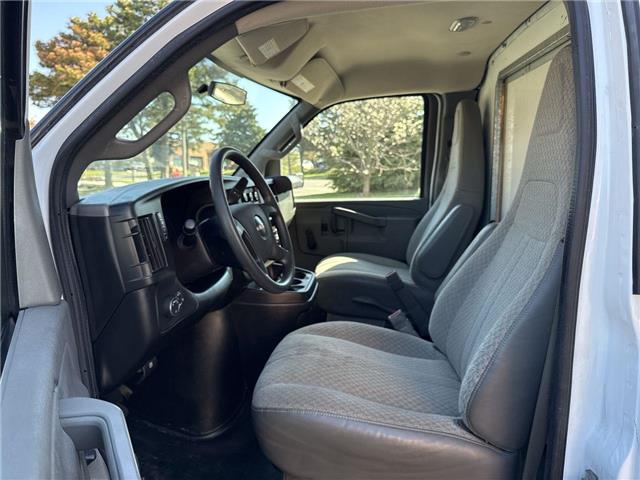 2019 GMC Savana Cutaway Work Van (Stk: NP5252) in Vaughan - Image 11 of 32