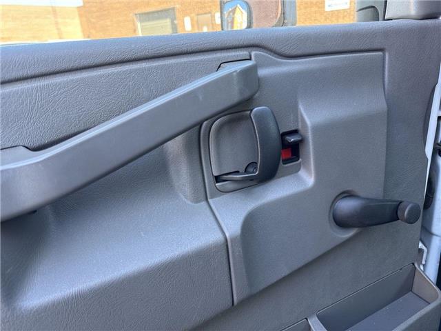 2019 GMC Savana Cutaway Work Van (Stk: NP5252) in Vaughan - Image 12 of 32
