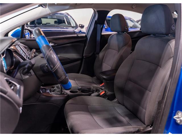 2017 Chevrolet Cruze LT Manual (Stk: R69274) in Calgary - Image 15 of 25