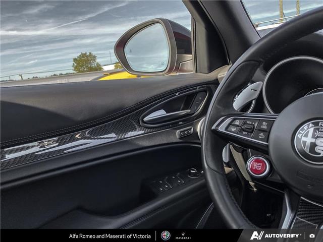 2022 Alfa Romeo Stelvio Quadrifoglio (Stk: 912500) in Victoria - Image 16 of 24