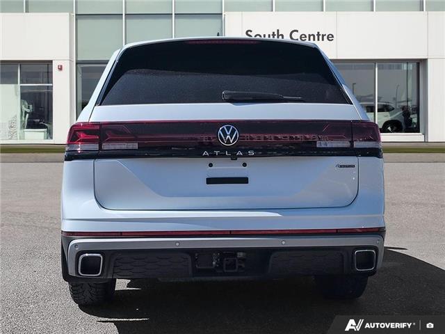 2025 Volkswagen Atlas 2.0 TSI Peak Edition (Stk: SU7768) in Calgary - Image 5 of 24