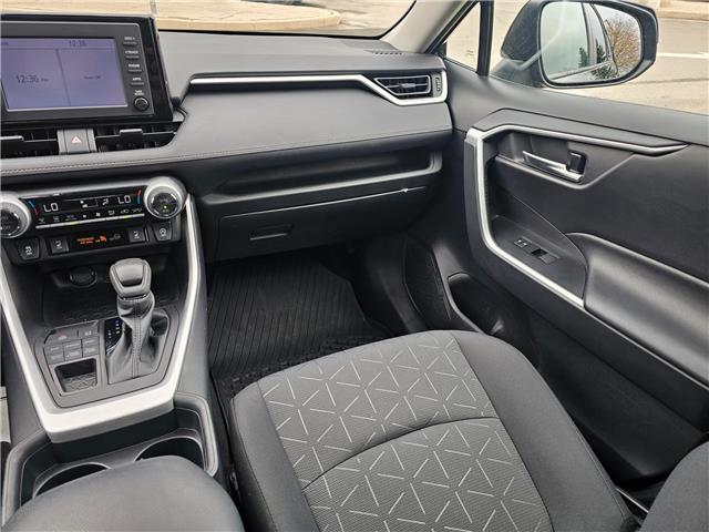 2021 Toyota RAV4 XLE (Stk: P3827) in Bowmanville - Image 17 of 28
