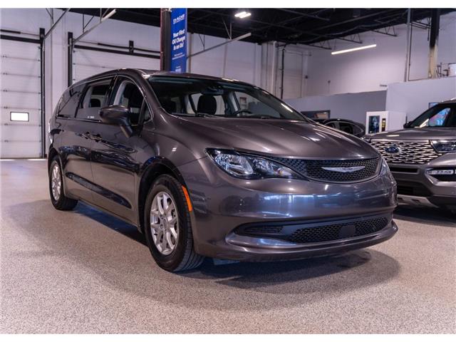 2023 Chrysler Grand Caravan SXT (Stk: B69425) in Calgary - Image 3 of 23