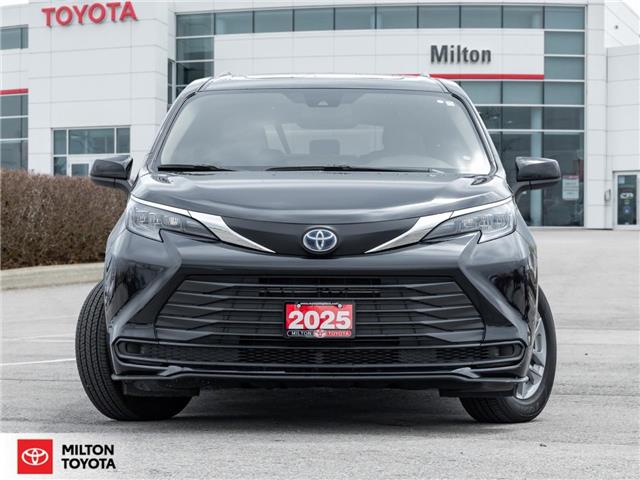 2025 Toyota Sienna XLE 8-Passenger (Stk: 274086) in Milton - Image 2 of 27