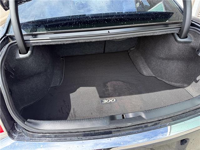2014 Chrysler 300C Base (Stk: U11142A) in London - Image 7 of 25