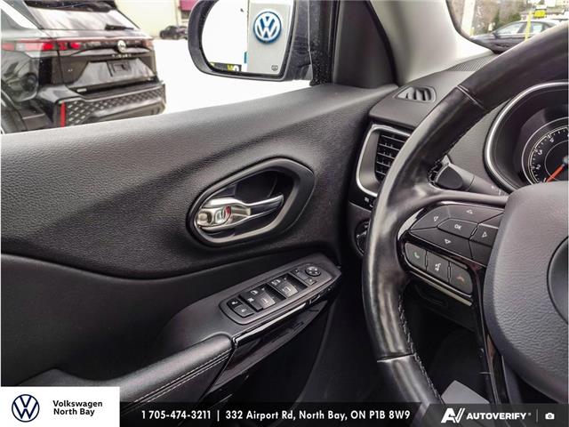 2021 Jeep Cherokee Altitude (Stk: 26036AA) in North Bay - Image 14 of 22