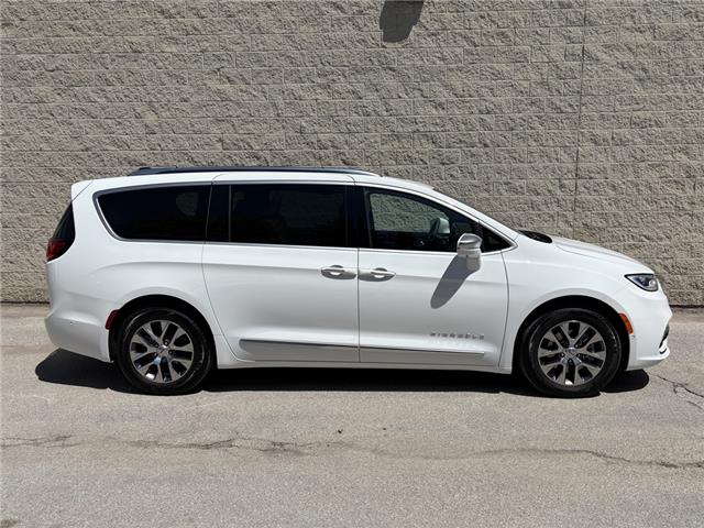 2024 Chrysler Pacifica Hybrid Pinnacle (Stk: 24-0101) in Toronto - Image 4 of 19