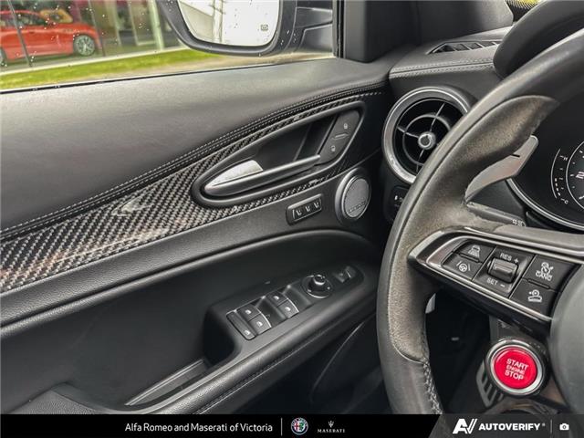 2022 Alfa Romeo Stelvio Quadrifoglio (Stk: 912420) in Victoria - Image 17 of 25