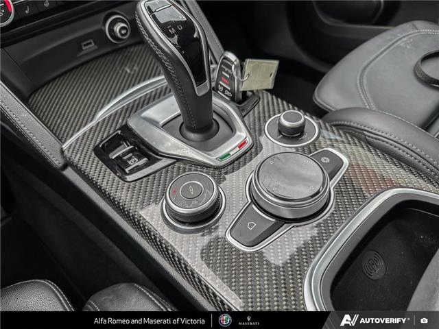 2022 Alfa Romeo Stelvio Quadrifoglio (Stk: 912420) in Victoria - Image 18 of 25