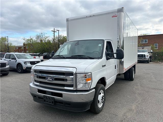 2027 Ford E-450 Base