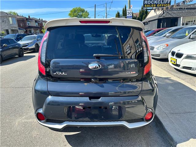 2014 Kia Soul Two-Tone Fathom Blue/White Special Edition (Stk: K076221) in Scarborough - Image 4 of 16 2014 Kia Soul Two-Tone Fathom Blue/White Special Edition (Stk: K076221) in Scarborough - Image 4 of 16