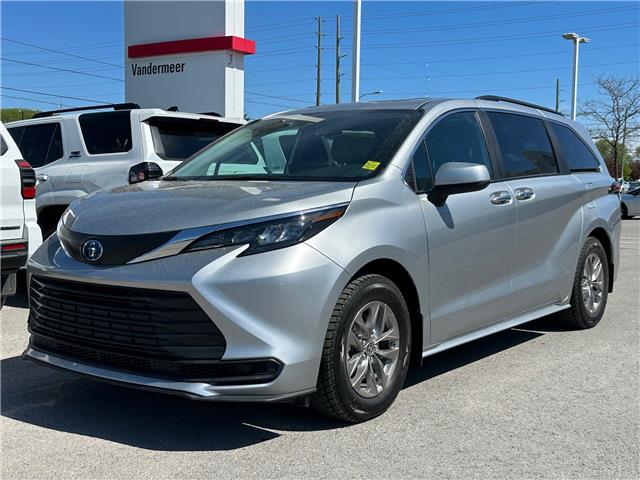2025 Toyota Sienna Hybrid XLE 8-Passenger
