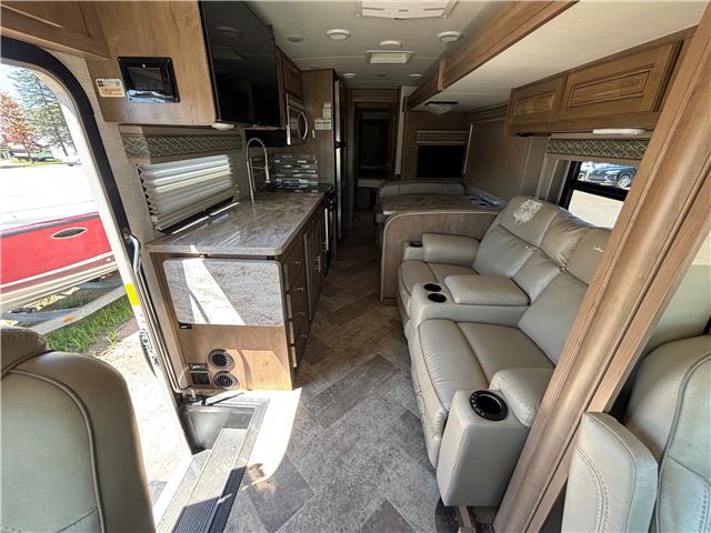 2018 Ford F-53 Motorhome Chassis Base (Stk: P530) in Pembroke - Image 2 of 11 2018 Ford F-53 Motorhome Chassis Base (Stk: P530) in Pembroke - Image 2 of 11