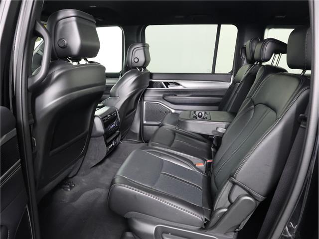 2025 Jeep Wagoneer Base (Stk: L662) in Calgary - Image 11 of 23