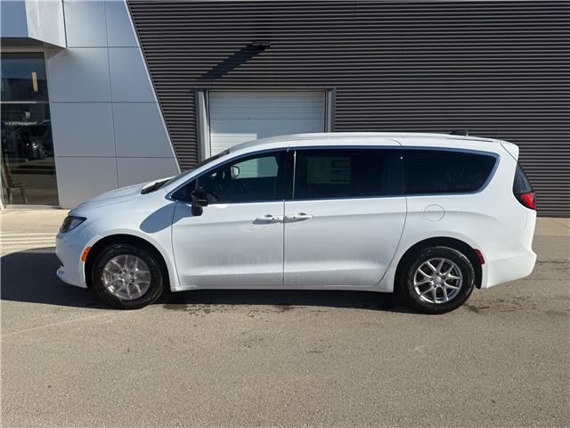 2027 Chrysler Grand Caravan SXT (Stk: 27003) in London - Image 3 of 27