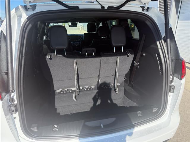 2027 Chrysler Grand Caravan SXT (Stk: 27003) in London - Image 7 of 27