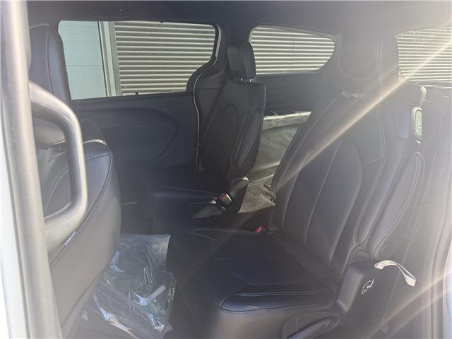 2027 Chrysler Grand Caravan SXT (Stk: 27003) in London - Image 12 of 27