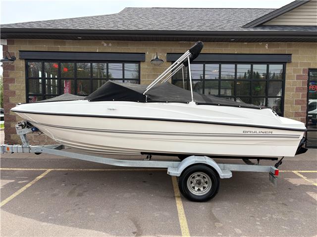 2018 Bayliner 185 Bow Rider (Stk: B-18F718) in Moncton - Image 2 of 18 2018 Bayliner 185 Bow Rider (Stk: B-18F718) in Moncton - Image 2 of 18