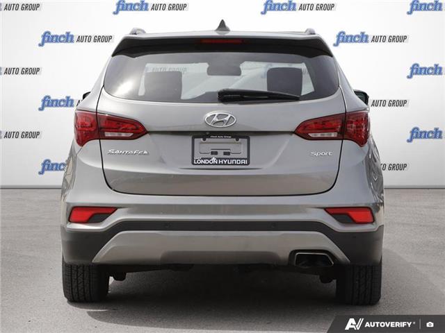 2017 Hyundai Santa Fe Sport 2.4 Luxury (Stk: U26T141B) in London - Image 5 of 27