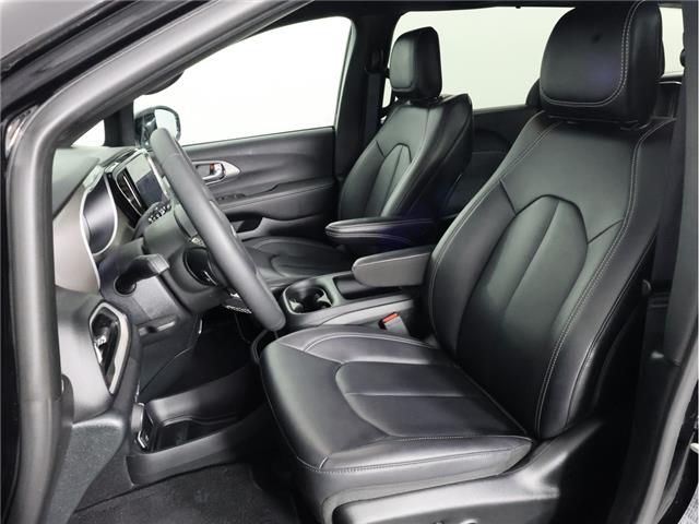 2025 Chrysler Grand Caravan SXT (Stk: L663) in Calgary - Image 12 of 21