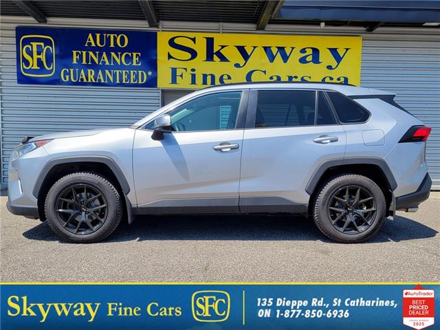 2021 Toyota RAV4 XLE AWD | SUNROOF |BLIND SPOT |HEATED SEATS| R-CAM (Stk: R12700) in St. Catharines - Image 1 of 31