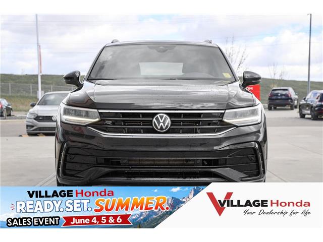 2024 Volkswagen Tiguan Comfortline R-Line Black Edition (Stk: TVW9128) in Calgary - Image 3 of 30