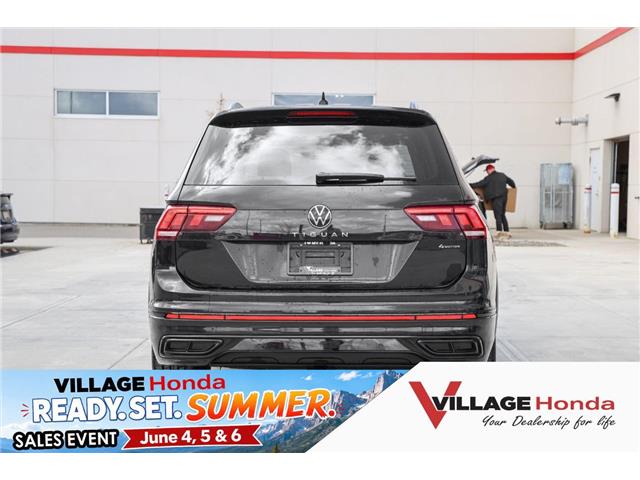 2024 Volkswagen Tiguan Comfortline R-Line Black Edition (Stk: TVW9128) in Calgary - Image 8 of 30