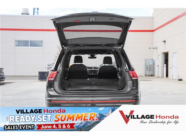 2024 Volkswagen Tiguan Comfortline R-Line Black Edition (Stk: TVW9128) in Calgary - Image 9 of 30
