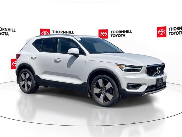 2022 Volvo XC40 T5 Momentum