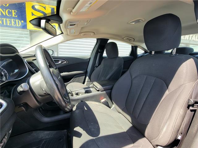 2016 Chrysler 200 LIMITED| REMOTE START | HEATED SEATS /WHEEL |R-CAM (Stk: H22959B) in St. Catharines - Image 7 of 25