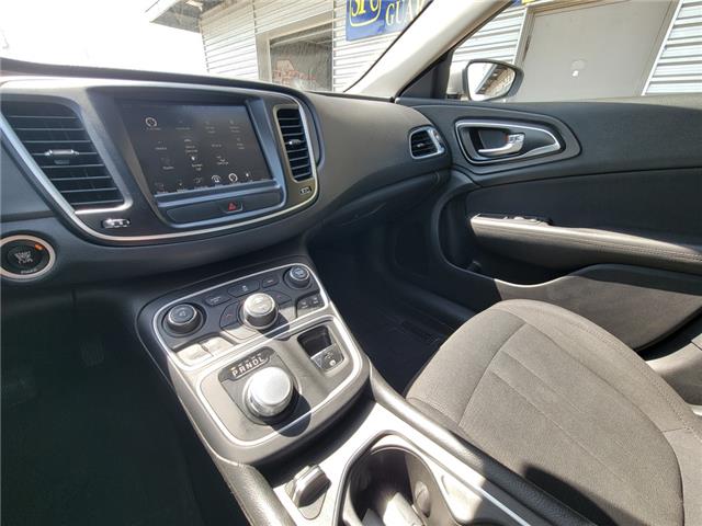 2016 Chrysler 200 LIMITED| REMOTE START | HEATED SEATS /WHEEL |R-CAM (Stk: H22959B) in St. Catharines - Image 11 of 25