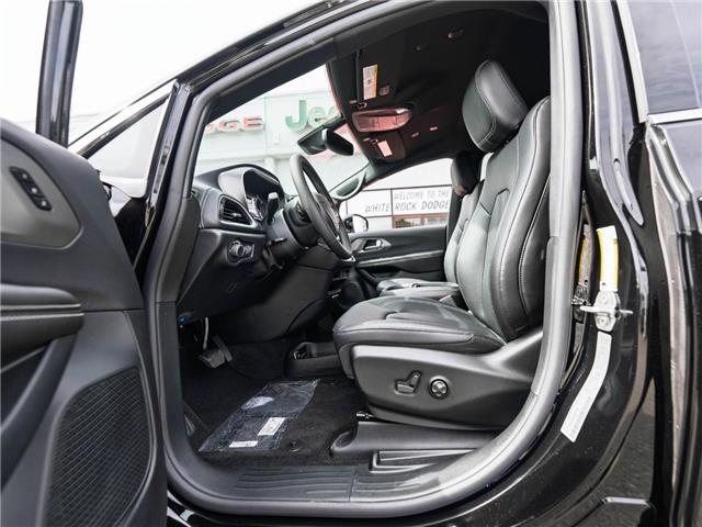 2027 Chrysler Pacifica Select (Stk: V561944) in Surrey - Image 8 of 19