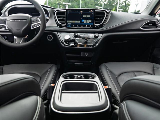2027 Chrysler Pacifica Select (Stk: V561944) in Surrey - Image 13 of 19