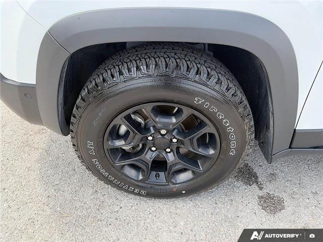 2023 Jeep Cherokee Trailhawk (Stk: 107417) in London - Image 7 of 26