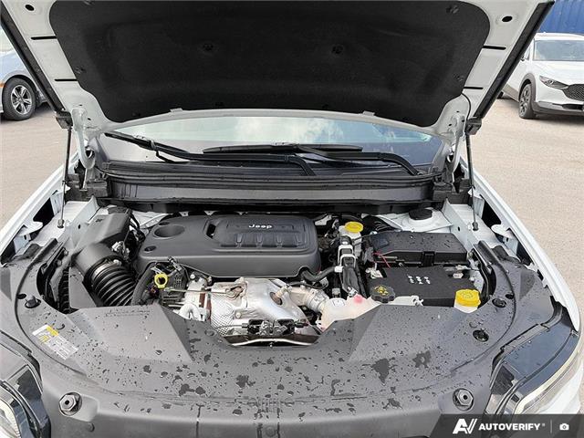 2023 Jeep Cherokee Trailhawk (Stk: 107417) in London - Image 11 of 26