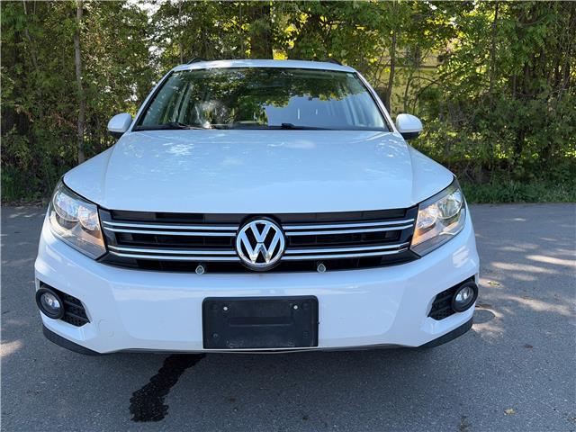 2016 Volkswagen Tiguan Comfortline in Paisley - Image 2 of 11