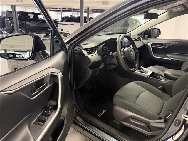2020 Toyota RAV4 LE in Saint-Eustache - Image 12 of 28