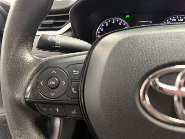 2020 Toyota RAV4 LE in Saint-Eustache - Image 13 of 28