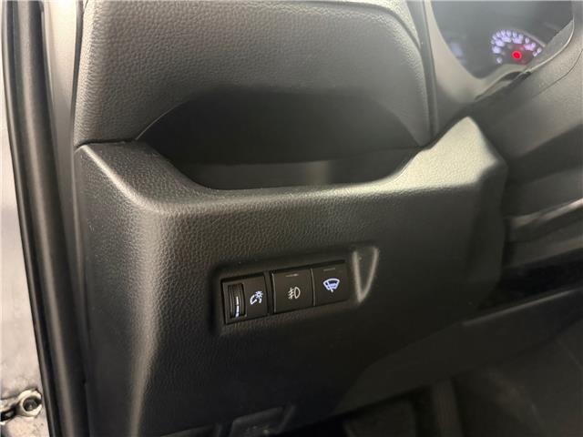 2020 Toyota RAV4 LE in Saint-Eustache - Image 14 of 28