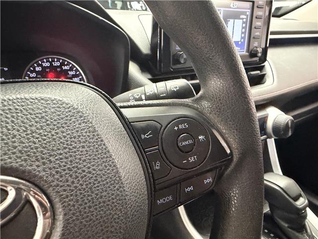 2020 Toyota RAV4 LE in Saint-Eustache - Image 18 of 28