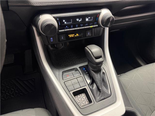 2020 Toyota RAV4 LE in Saint-Eustache - Image 21 of 28