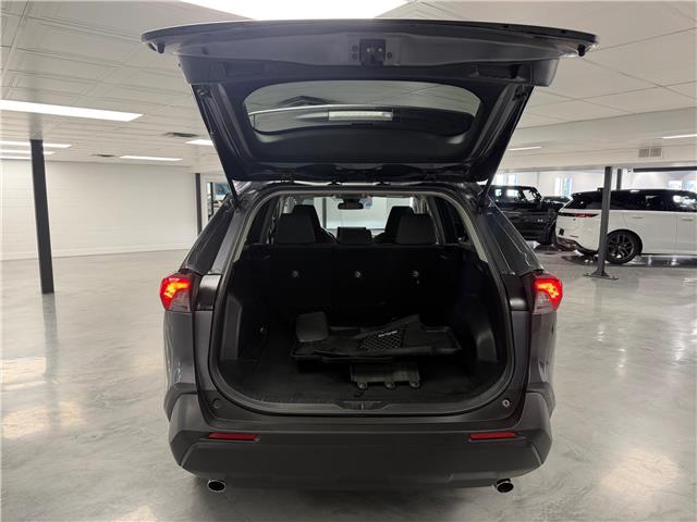 2020 Toyota RAV4 LE in Saint-Eustache - Image 25 of 28