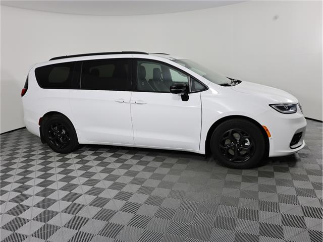 2024 Chrysler Pacifica Hybrid Select (Stk: L661) in Calgary - Image 5 of 22 2024 Chrysler Pacifica Hybrid Select (Stk: L661) in Calgary - Image 5 of 22